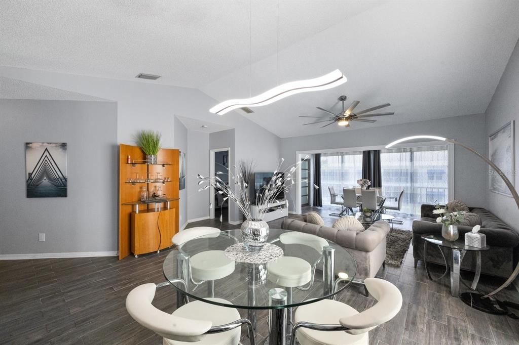 For Sale: $414,999 (2 beds, 2 baths, 1235 Square Feet)