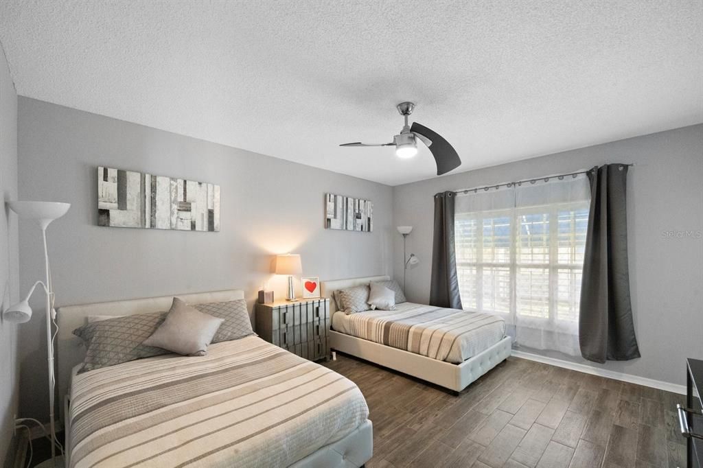 For Sale: $414,999 (2 beds, 2 baths, 1235 Square Feet)
