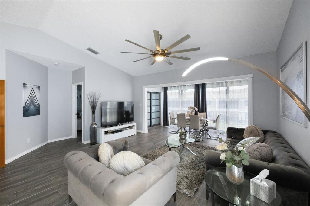 For Sale: $414,999 (2 beds, 2 baths, 1235 Square Feet)