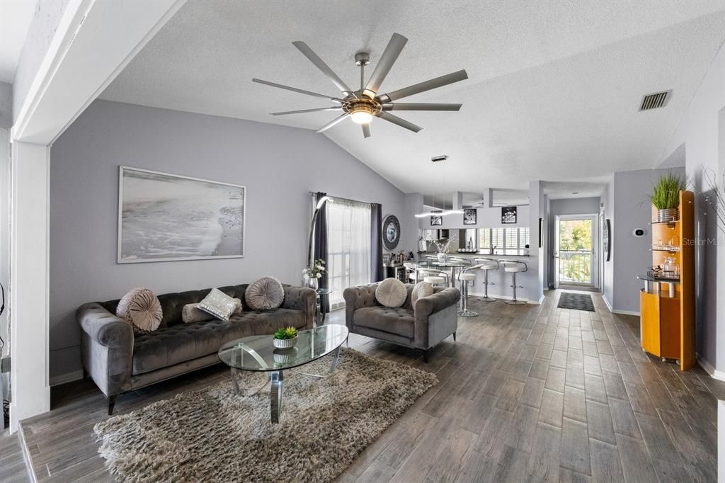 For Sale: $414,999 (2 beds, 2 baths, 1235 Square Feet)