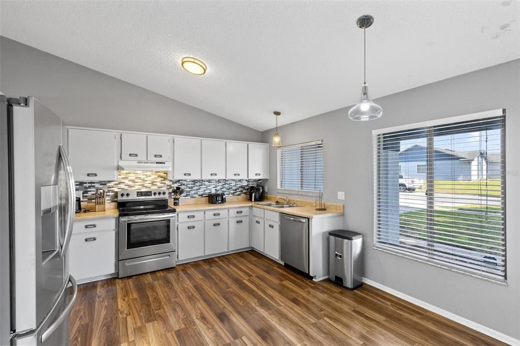 For Sale: $365,000 (3 beds, 2 baths, 1535 Square Feet)