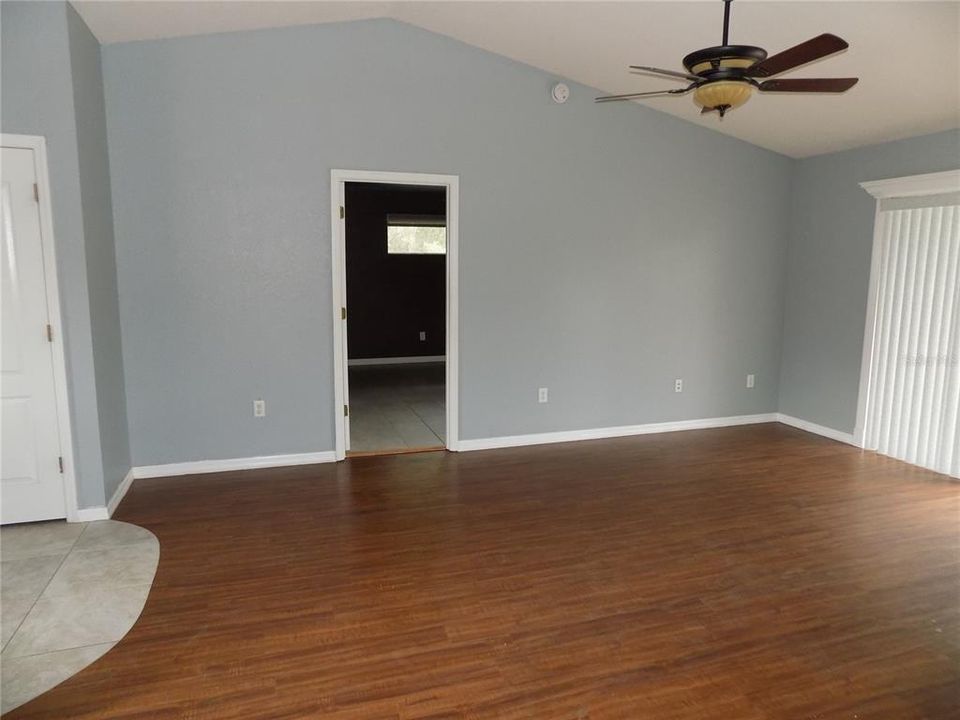 For Sale: $319,500 (3 beds, 2 baths, 1566 Square Feet)