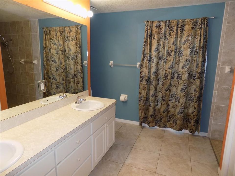 For Sale: $319,500 (3 beds, 2 baths, 1566 Square Feet)