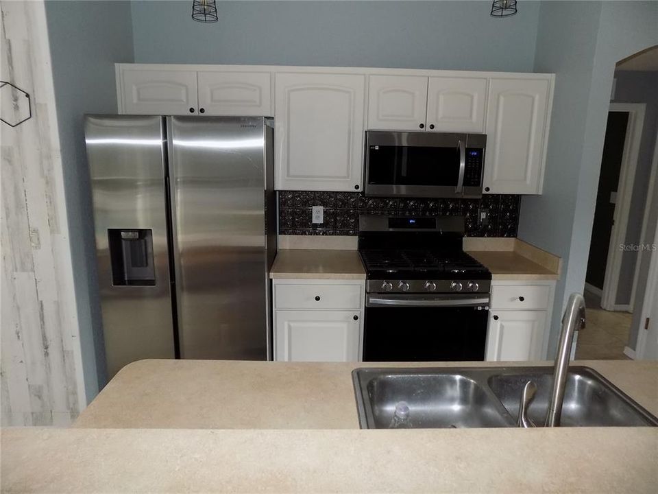 For Sale: $319,500 (3 beds, 2 baths, 1566 Square Feet)