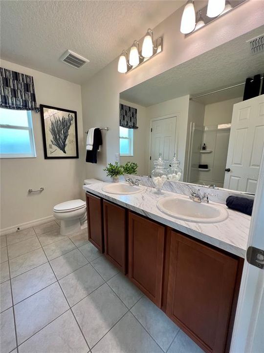 For Rent: $2,650 (4 beds, 2 baths, 1635 Square Feet)