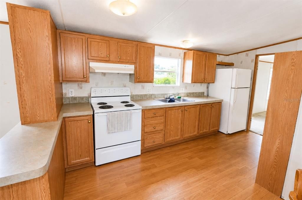 На продажу: $144,900 (2 спален, 2 ванн, 896 Квадратных фут)