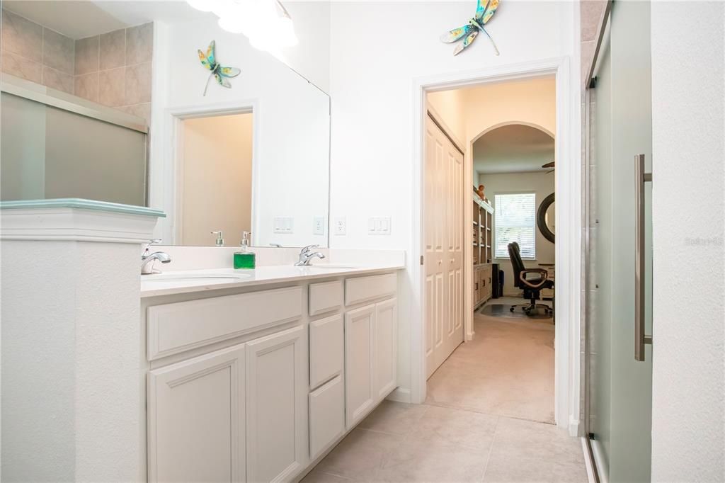 For Sale: $349,900 (3 beds, 2 baths, 1860 Square Feet)