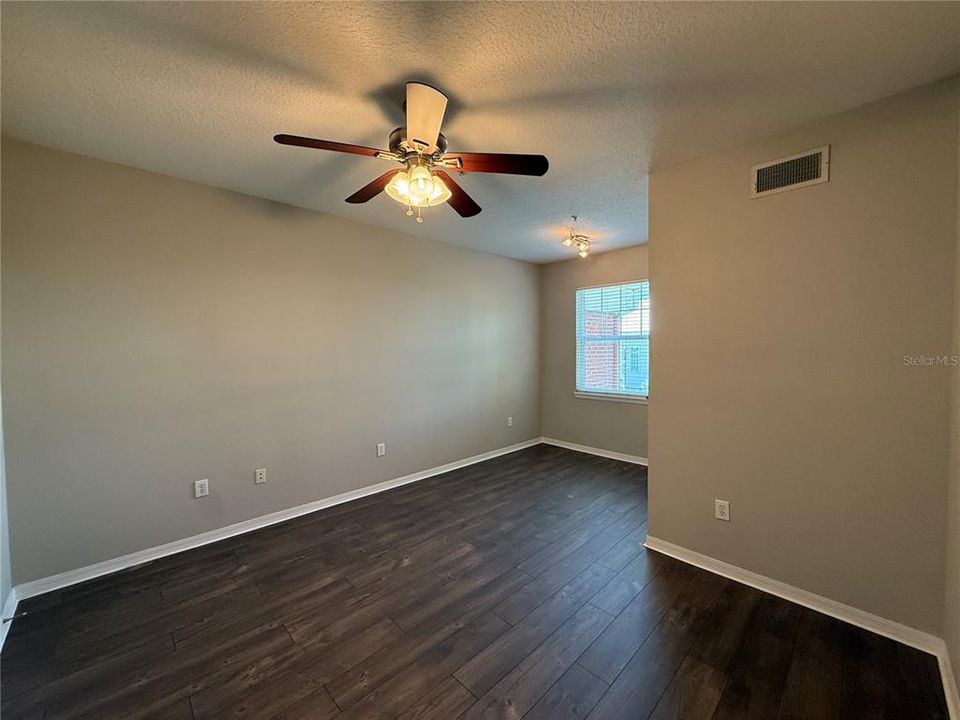 Active With Contract: $259,999 (2 beds, 2 baths, 1152 Square Feet)