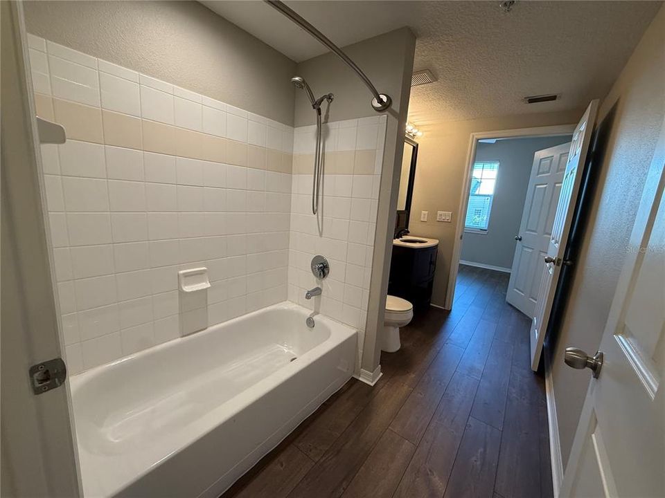 Active With Contract: $259,999 (2 beds, 2 baths, 1152 Square Feet)