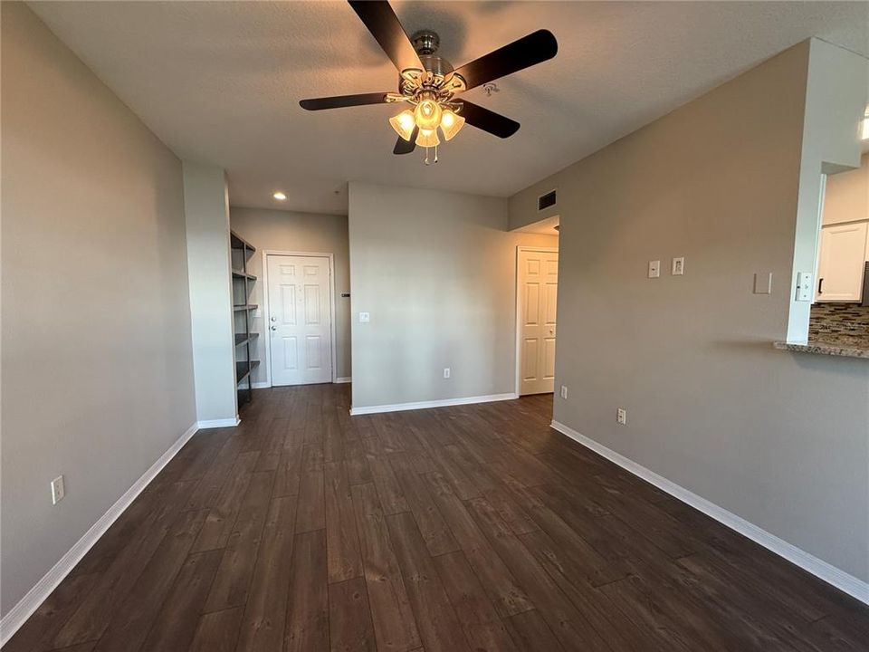 Active With Contract: $259,999 (2 beds, 2 baths, 1152 Square Feet)