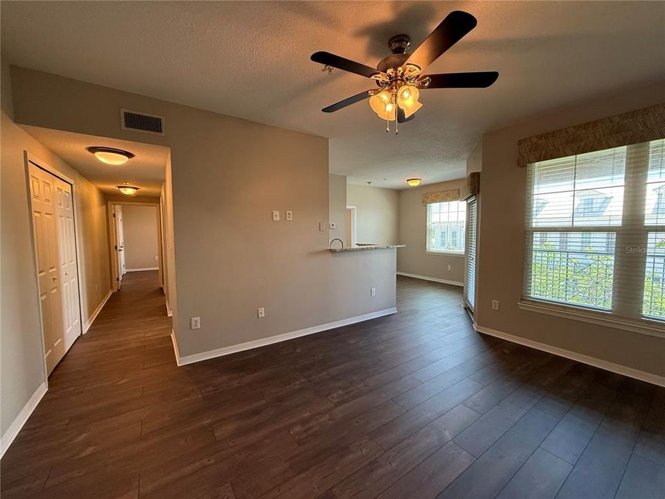 Active With Contract: $259,999 (2 beds, 2 baths, 1152 Square Feet)