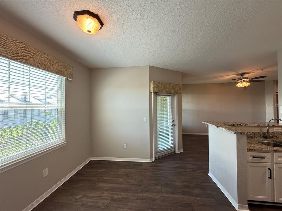 Active With Contract: $259,999 (2 beds, 2 baths, 1152 Square Feet)