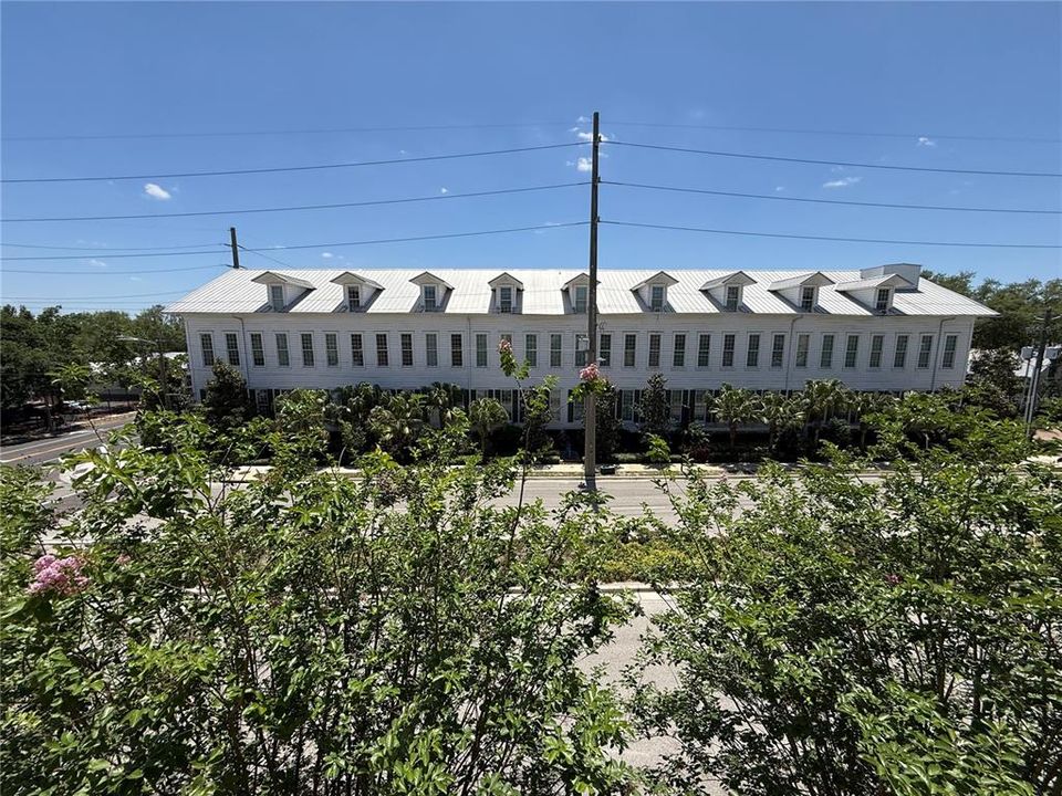 Active With Contract: $259,999 (2 beds, 2 baths, 1152 Square Feet)