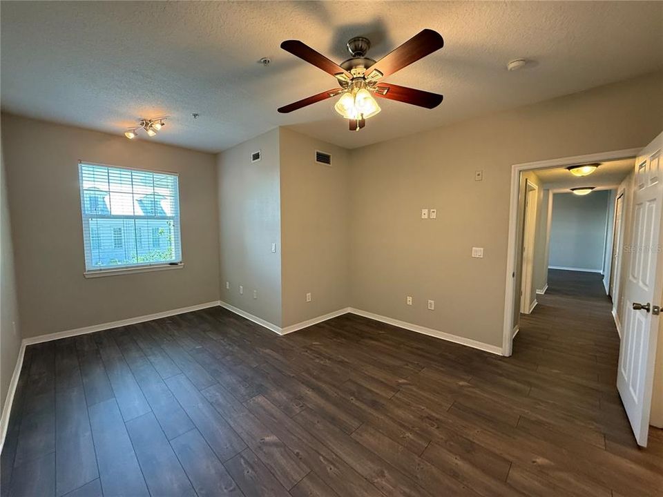 Active With Contract: $259,999 (2 beds, 2 baths, 1152 Square Feet)
