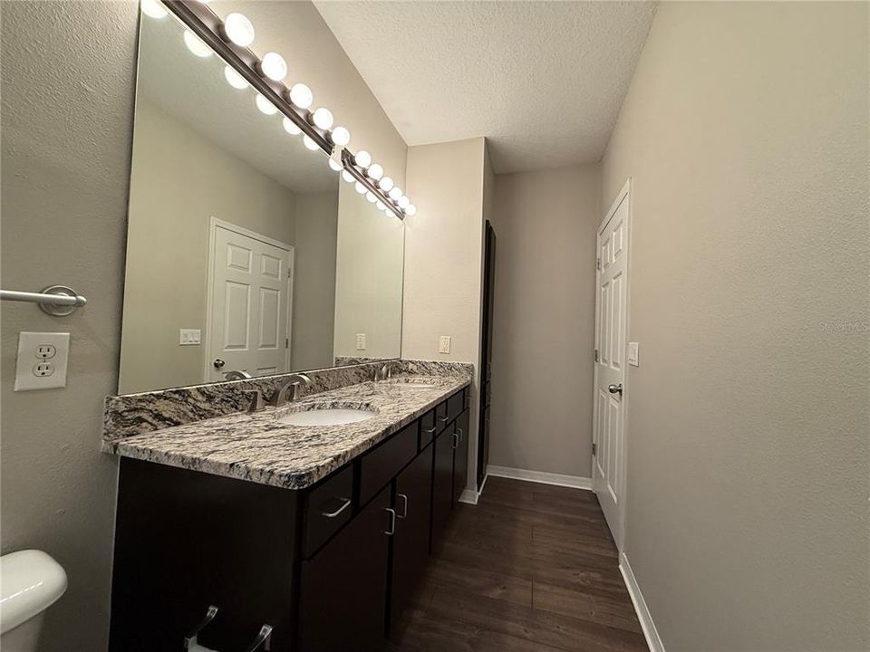 Active With Contract: $259,999 (2 beds, 2 baths, 1152 Square Feet)