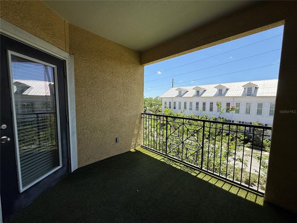 Active With Contract: $259,999 (2 beds, 2 baths, 1152 Square Feet)