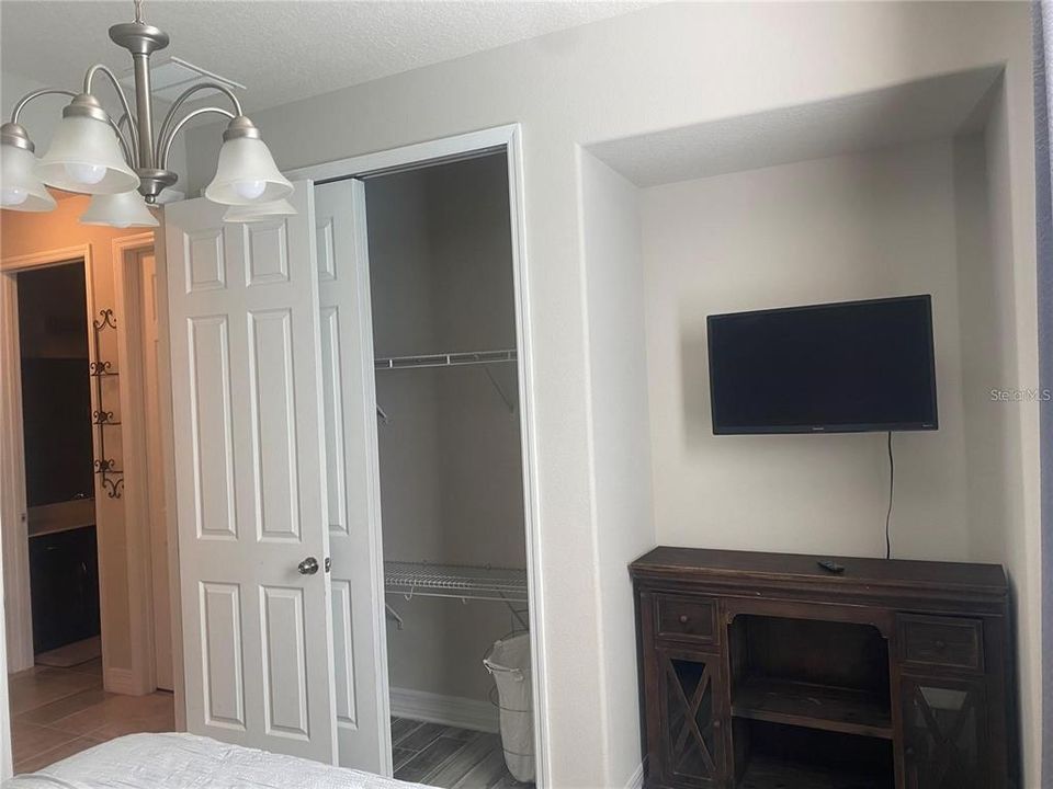 For Rent: $1,300 (1 beds, 1 baths, 600 Square Feet)