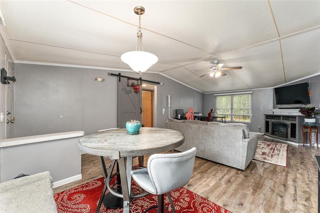 For Sale: $253,000 (3 beds, 2 baths, 1248 Square Feet)