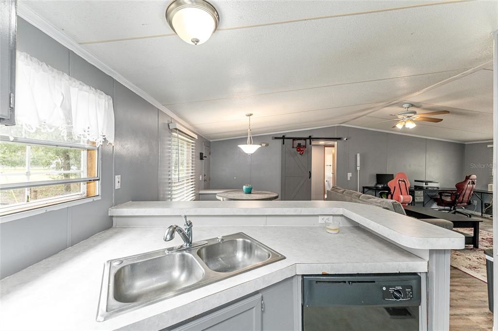 For Sale: $253,000 (3 beds, 2 baths, 1248 Square Feet)
