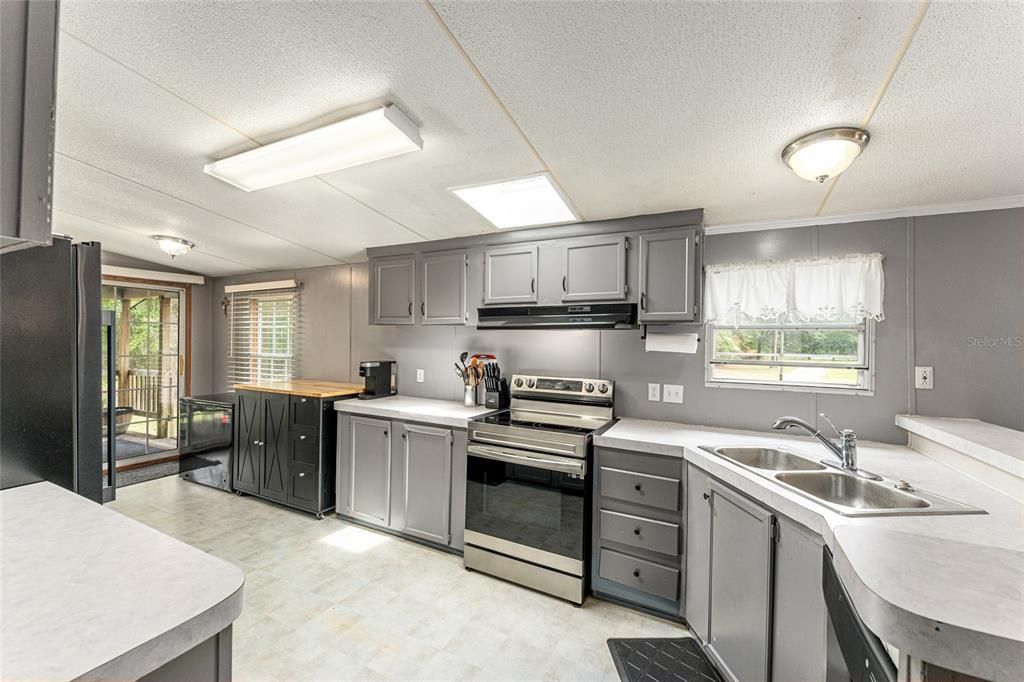 For Sale: $253,000 (3 beds, 2 baths, 1248 Square Feet)