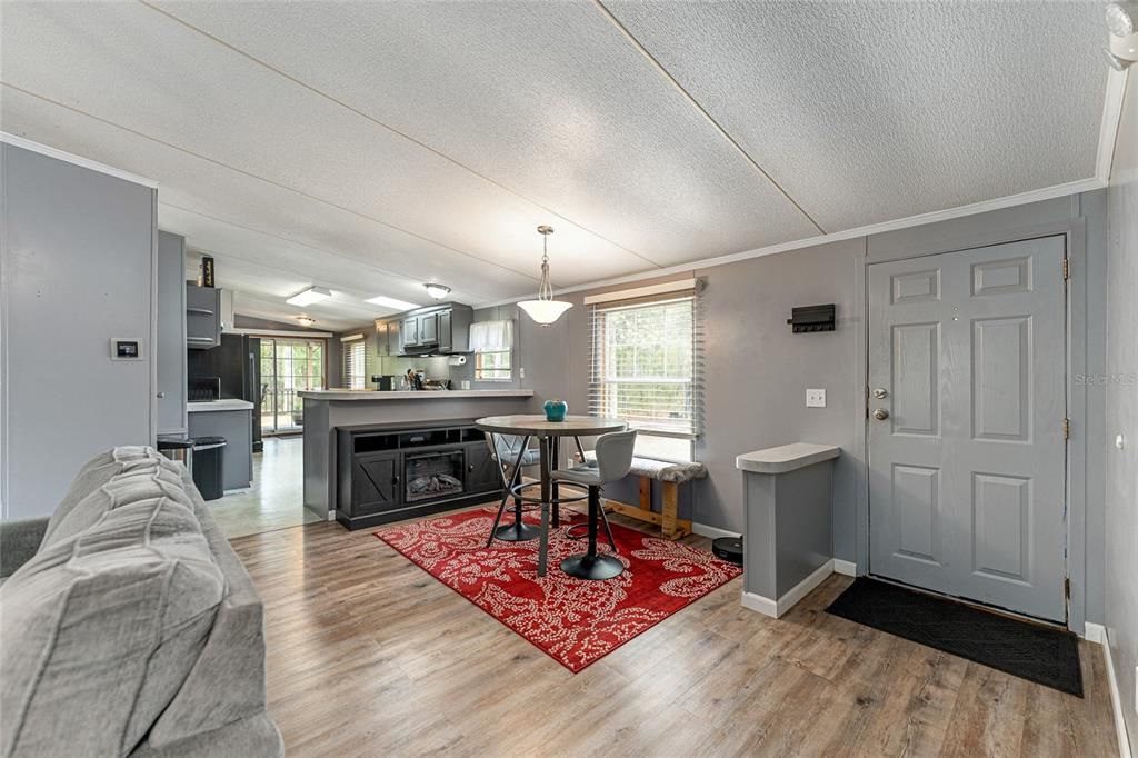 For Sale: $253,000 (3 beds, 2 baths, 1248 Square Feet)