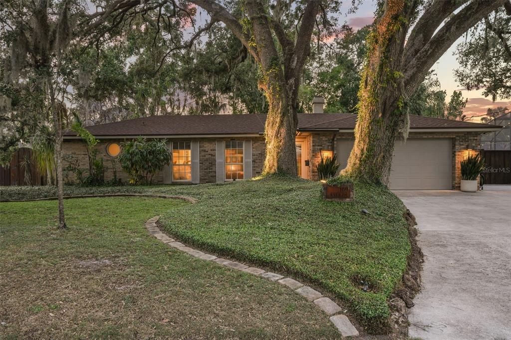 For Sale: $850,000 (4 beds, 2 baths, 1870 Square Feet)