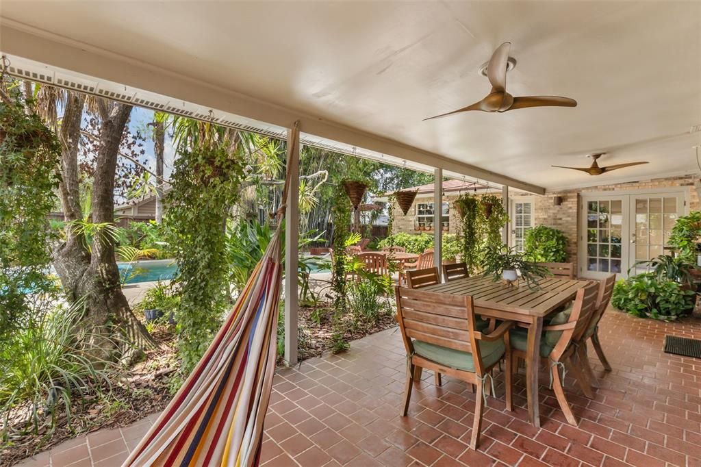 For Sale: $850,000 (4 beds, 2 baths, 1870 Square Feet)
