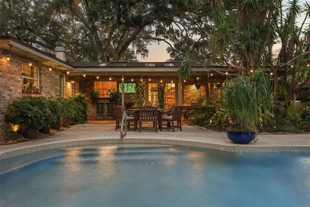 For Sale: $850,000 (4 beds, 2 baths, 1870 Square Feet)