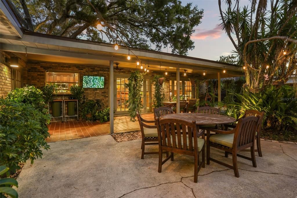 For Sale: $850,000 (4 beds, 2 baths, 1870 Square Feet)