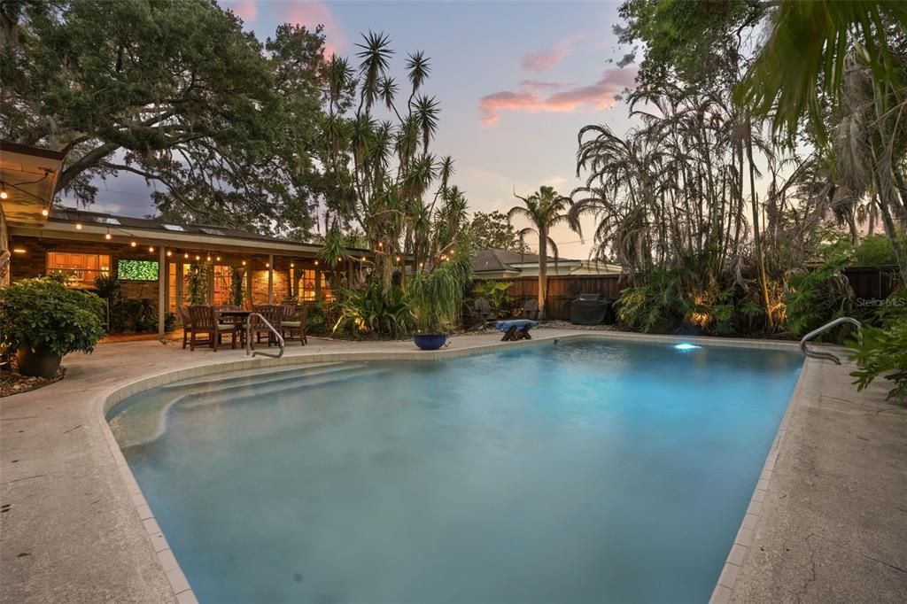For Sale: $850,000 (4 beds, 2 baths, 1870 Square Feet)