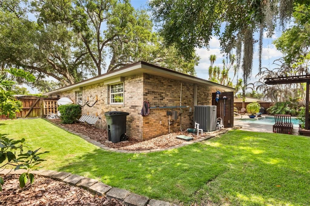 For Sale: $850,000 (4 beds, 2 baths, 1870 Square Feet)
