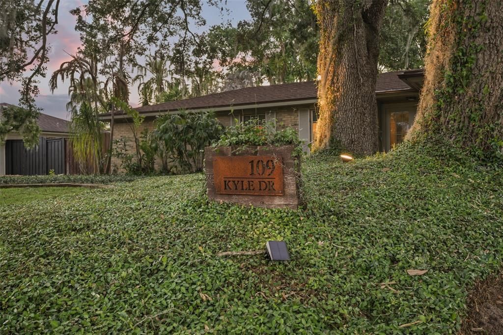 For Sale: $850,000 (4 beds, 2 baths, 1870 Square Feet)
