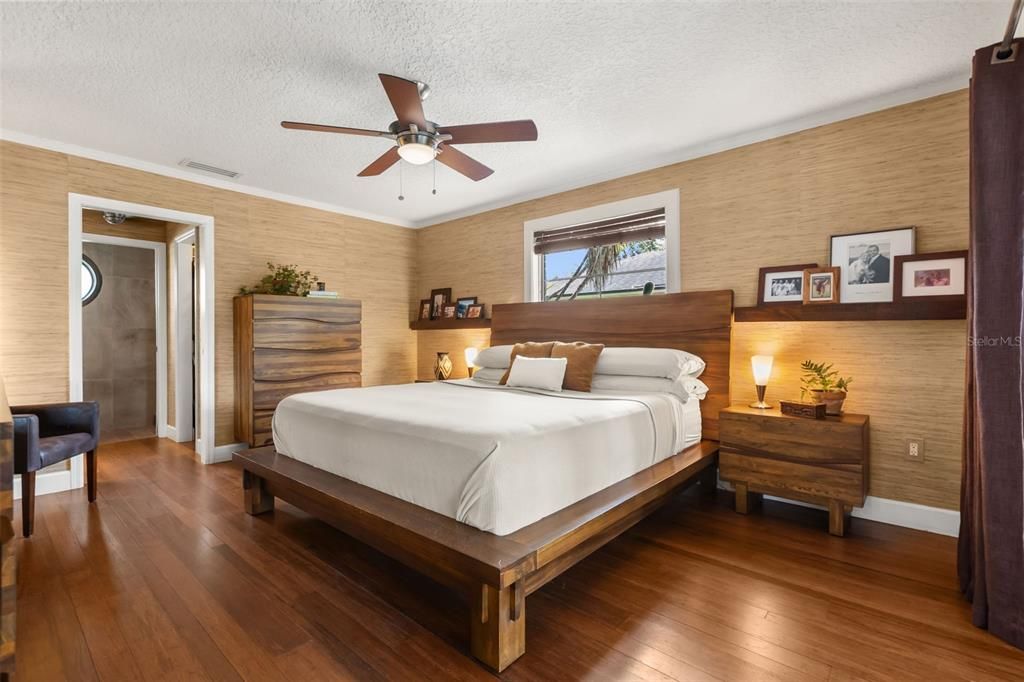 For Sale: $850,000 (4 beds, 2 baths, 1870 Square Feet)