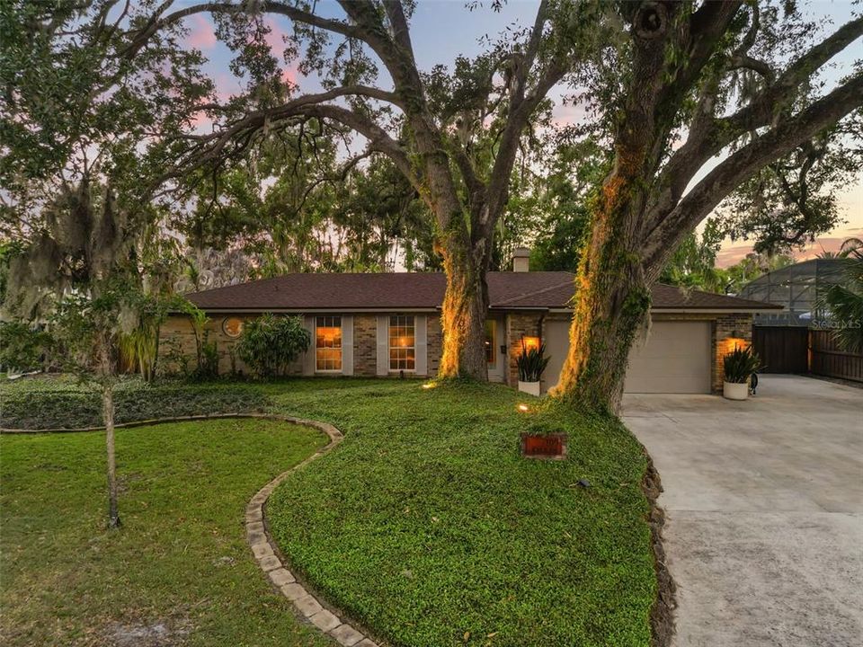For Sale: $850,000 (4 beds, 2 baths, 1870 Square Feet)