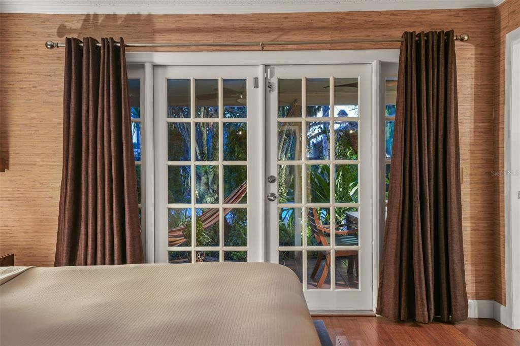 For Sale: $850,000 (4 beds, 2 baths, 1870 Square Feet)