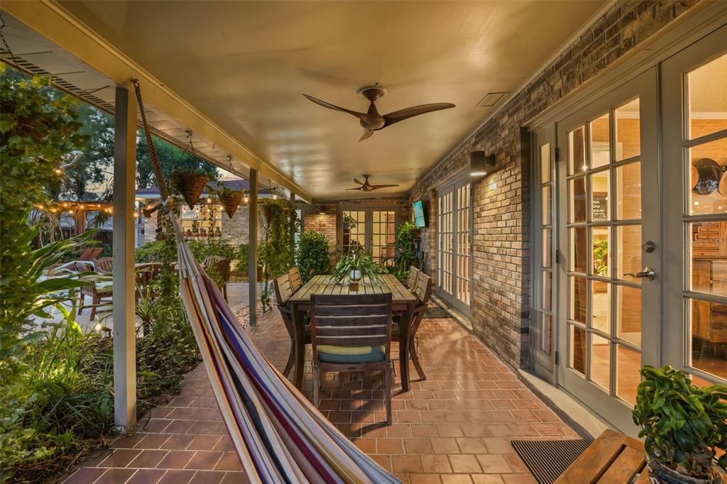 For Sale: $850,000 (4 beds, 2 baths, 1870 Square Feet)
