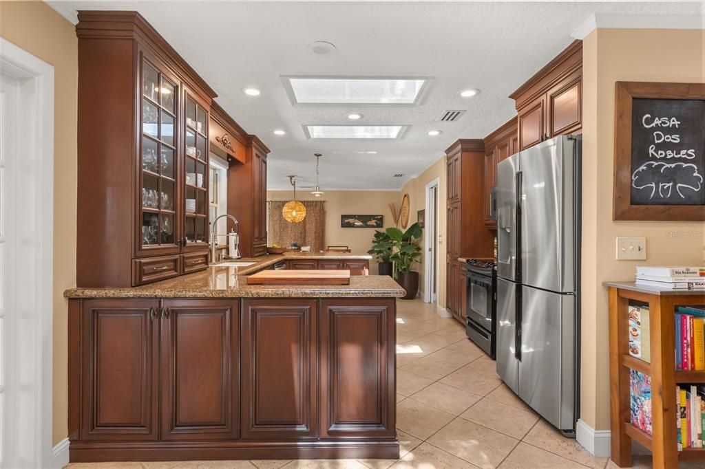 For Sale: $850,000 (4 beds, 2 baths, 1870 Square Feet)
