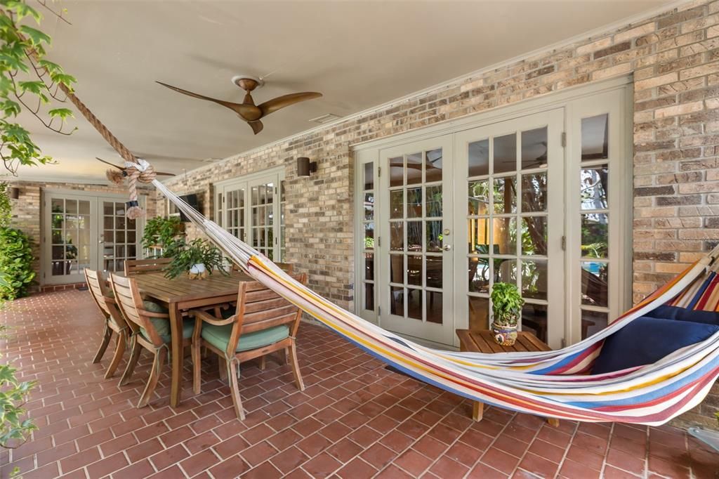 For Sale: $850,000 (4 beds, 2 baths, 1870 Square Feet)