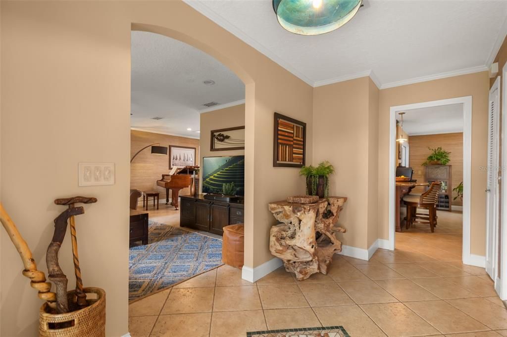 For Sale: $850,000 (4 beds, 2 baths, 1870 Square Feet)