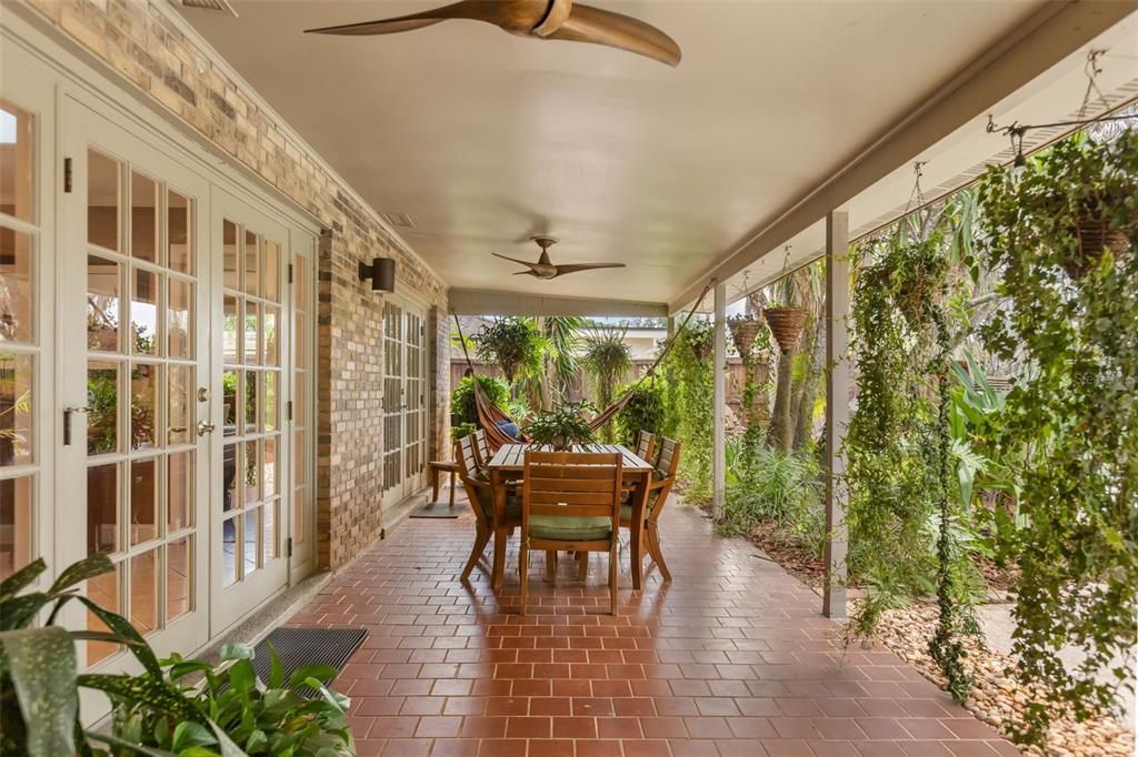 For Sale: $850,000 (4 beds, 2 baths, 1870 Square Feet)