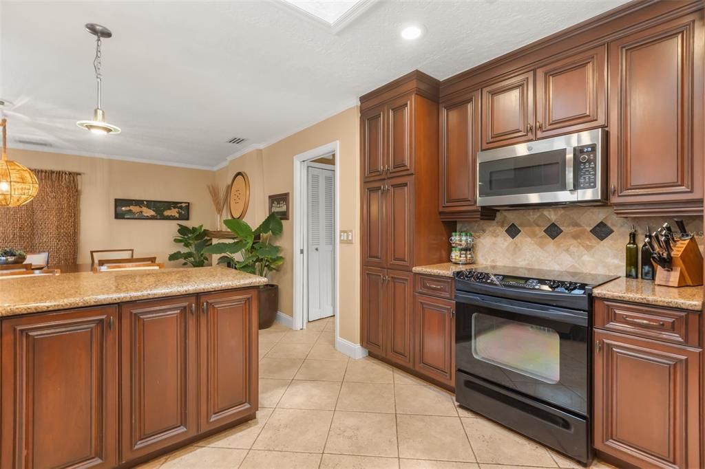 For Sale: $850,000 (4 beds, 2 baths, 1870 Square Feet)