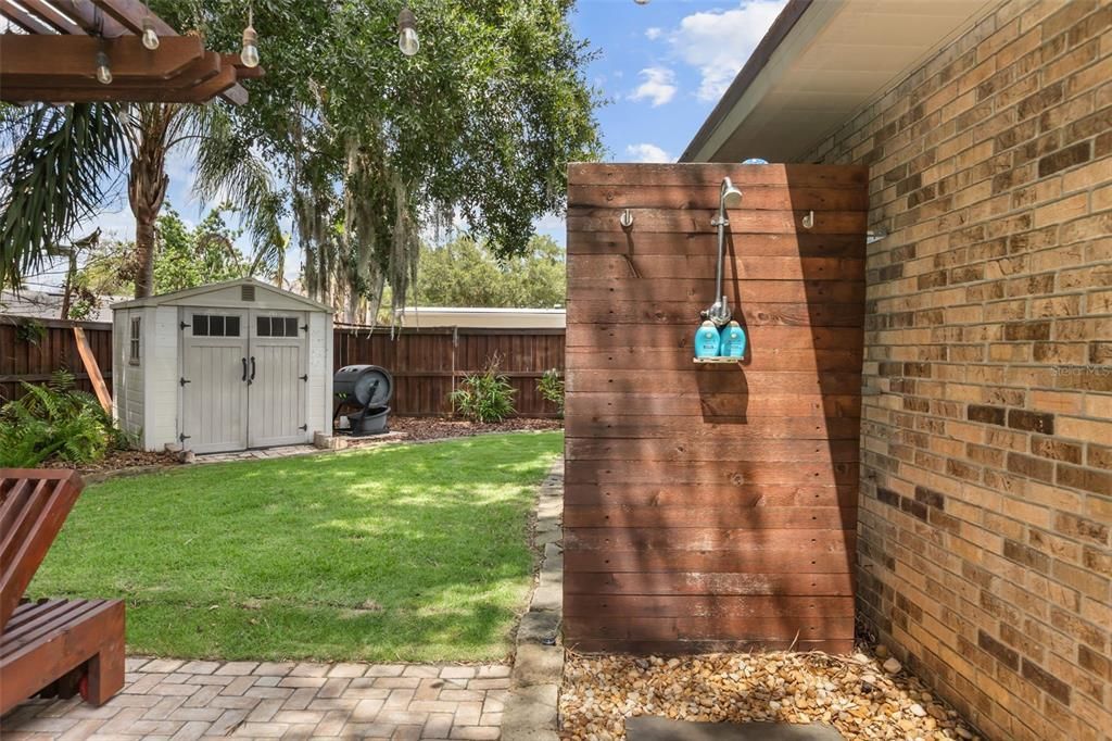 For Sale: $850,000 (4 beds, 2 baths, 1870 Square Feet)