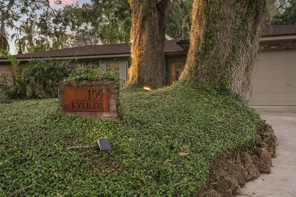 For Sale: $850,000 (4 beds, 2 baths, 1870 Square Feet)
