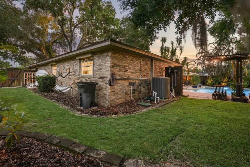 For Sale: $850,000 (4 beds, 2 baths, 1870 Square Feet)