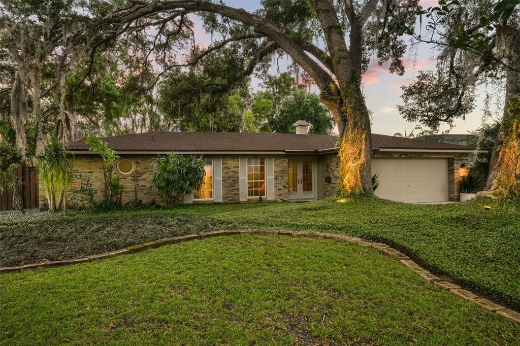 For Sale: $850,000 (4 beds, 2 baths, 1870 Square Feet)