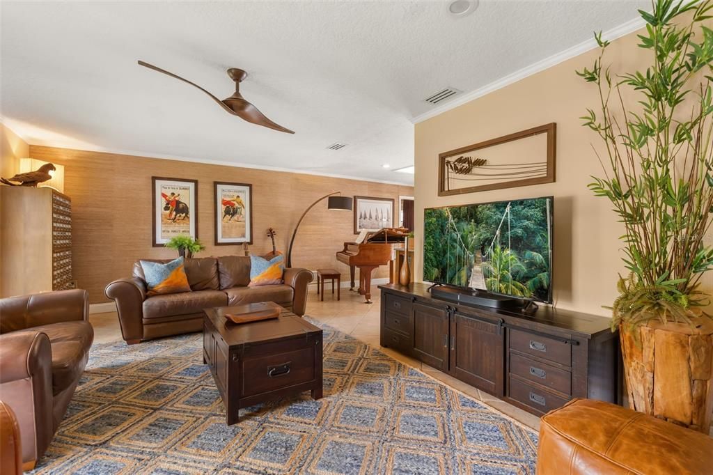 For Sale: $850,000 (4 beds, 2 baths, 1870 Square Feet)
