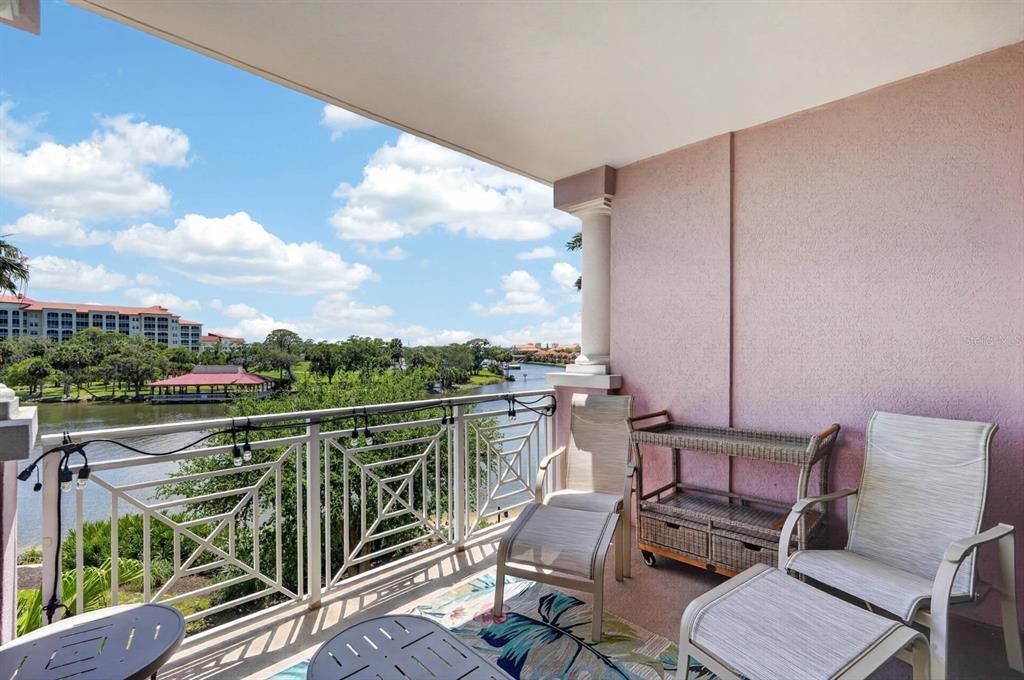 На продажу: $439,900 (2 спален, 2 ванн, 1351 Квадратных фут)