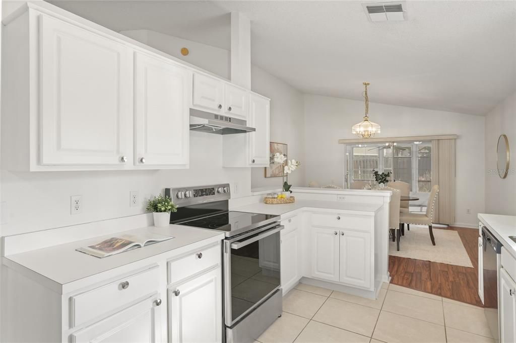 Active With Contract: $389,000 (3 beds, 2 baths, 1559 Square Feet)