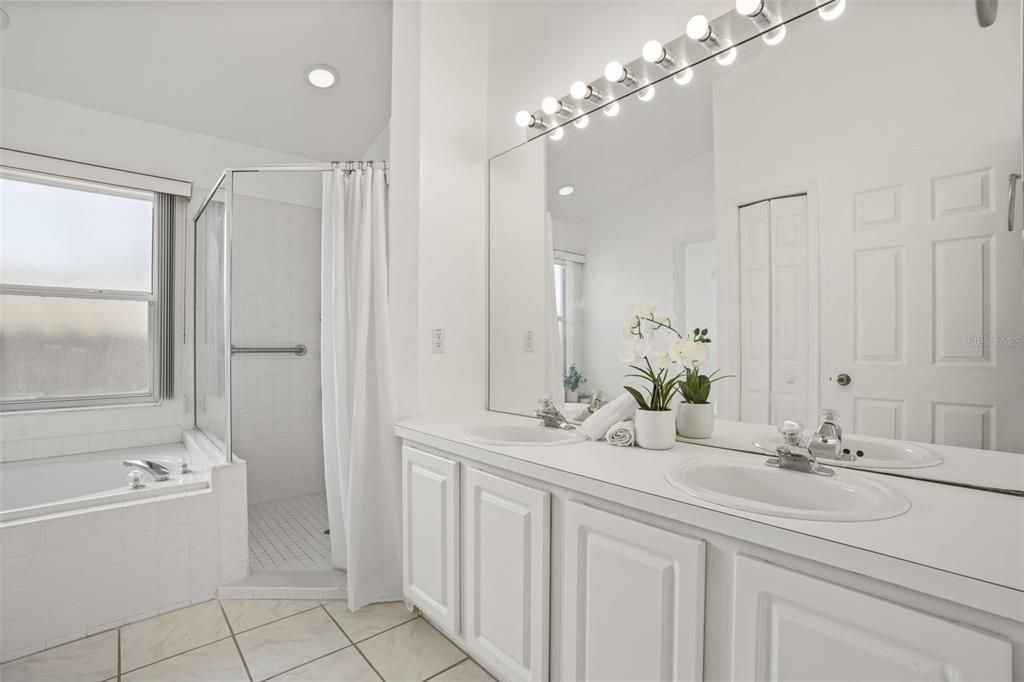 Active With Contract: $389,000 (3 beds, 2 baths, 1559 Square Feet)