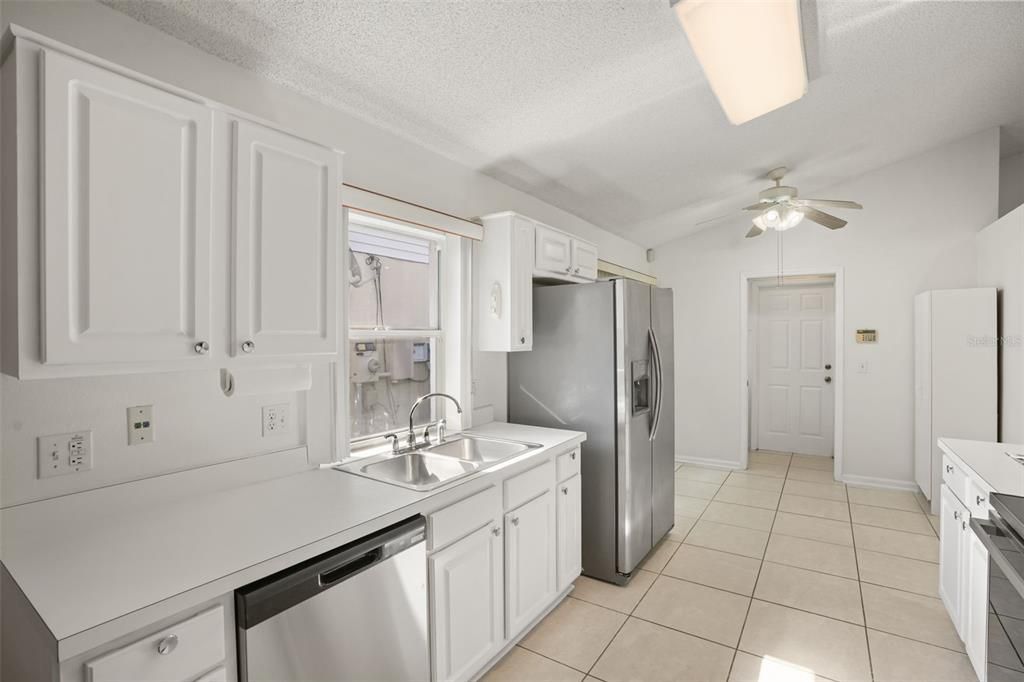 Active With Contract: $389,000 (3 beds, 2 baths, 1559 Square Feet)